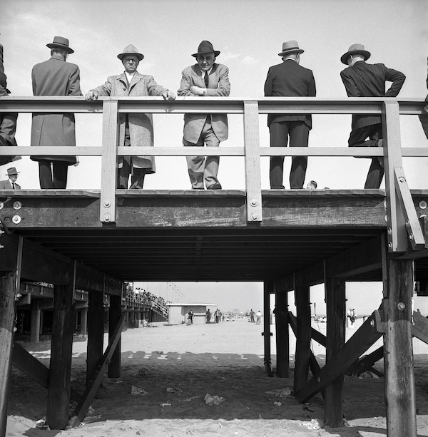 Harold Feinstein, Men in Fedoras, Coney Island, New York, 1950