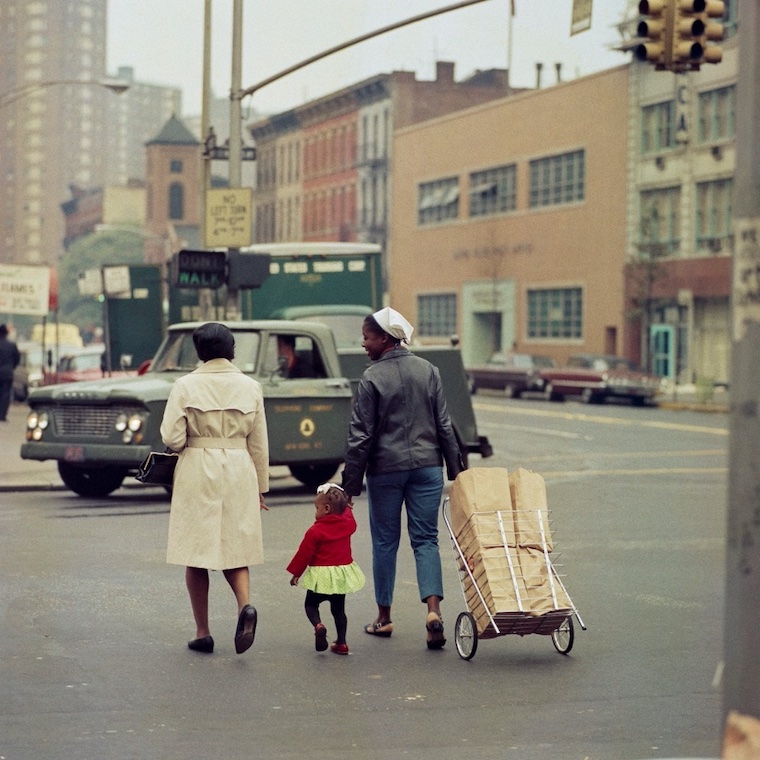 Mario Carnicelli: Grocery Shopping, Harlem, New York, 1966